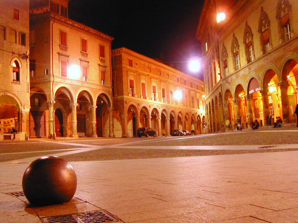 Piazza S. Stefano by night